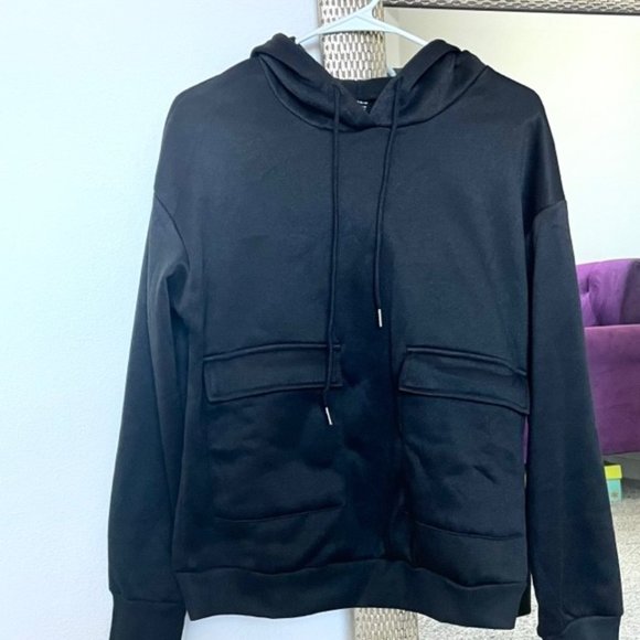 BRAND NEW SHEIN BLACK HOODIE W/ POCKETS!! - Picture 1 of 3